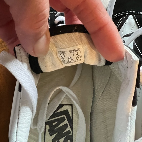 Vans - Picture 5 of 6